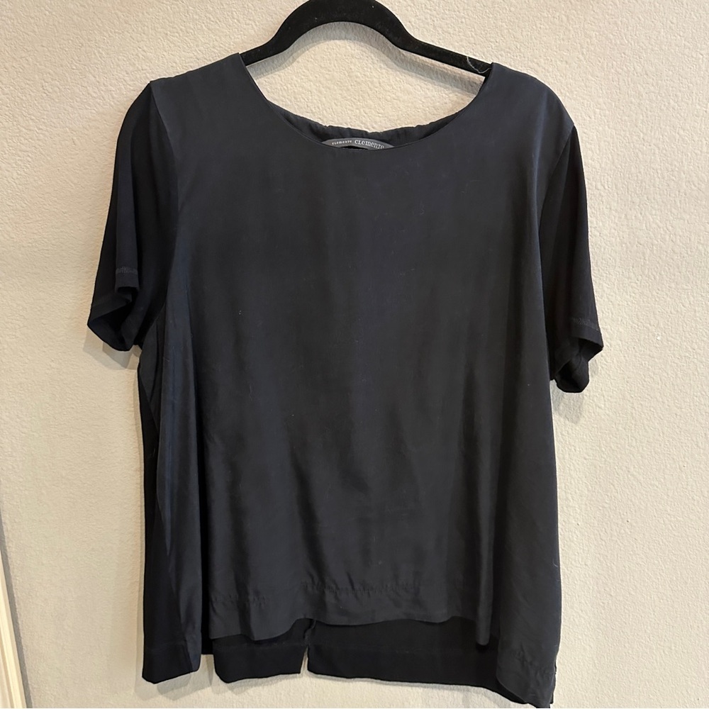 Elemente Clemente | 4 | black light weight boxy short sleeve top - Picture 2 of 6